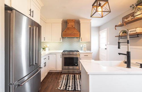 Michigan City Casa | Walk to the Beach from Beachy Farmhouse - Lake Michigan & Hot Tub. Pet-Friendly!