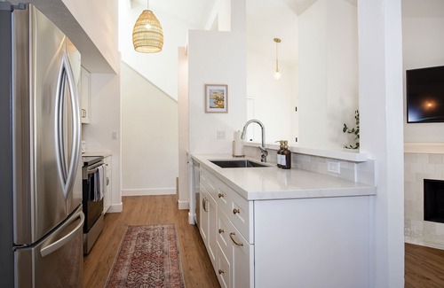 The Mesa Casa | Walk to the beach! Newly remodeled Townhome