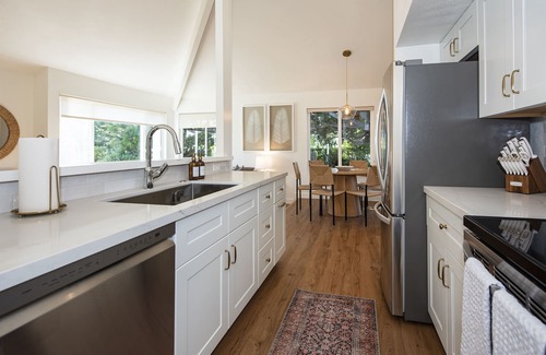 The Mesa Casa | Walk to the beach! Newly remodeled Townhome