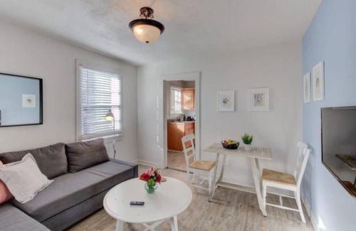 Midtown Apartamento | Walk to the Best of Midtown Charming Cottage