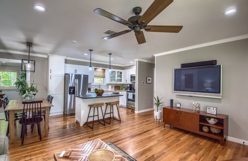 New Braunfels Casa | Walk to the Comal, Schitterbahn and downtown New Braunfels! Dog friendly.
