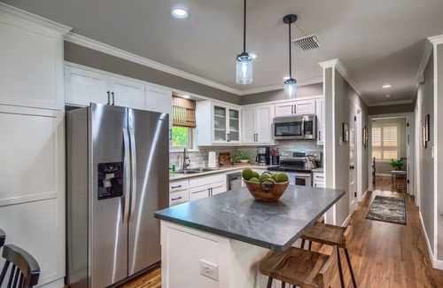 New Braunfels Casa | Walk to the Comal, Schitterbahn and downtown New Braunfels! Dog friendly.