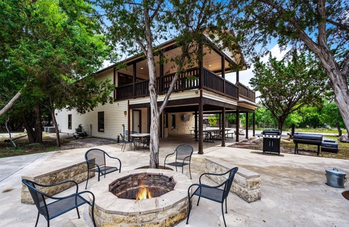 Sabinal Casa | Walk to THE Frio River-access included + private swimming pool, basketball & huge outdoor space