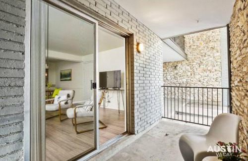 Westfield Apartamento | Walk to the Golf Course 2BD Apt, Pool, and Parking