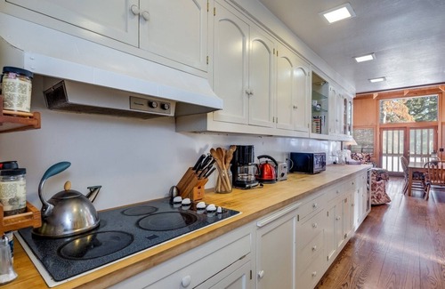 Bear Valley Casa | Walk to the Lake Amazing 5 Bedrm - VH#343 by Bear Valley Vacation Rentals