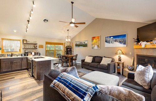 Mountain House Casa | Walk to the Lifts/Private Garage/Hot Tub Access/Custom Kitchen