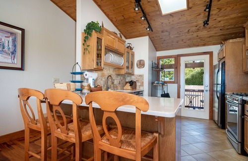 Lincoln City Casa | Walk to the sand and enjoy incredible views from this beach front home!