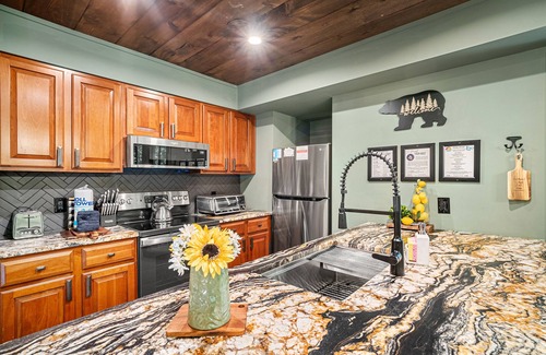 Gatlinburg Casa | Walk to the Smokies! Hike, King Beds, Hot tub, Dogs Welcome, Bears, Game Room