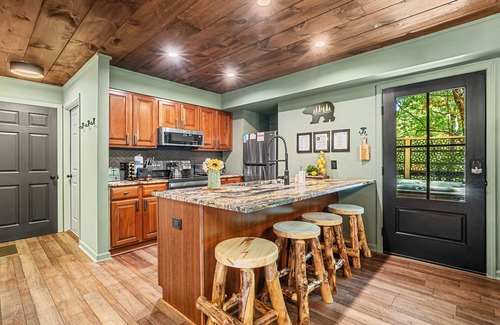 Gatlinburg Casa | Walk to the Smokies! Hike, King Beds, Hot tub, Dogs Welcome, Bears, Game Room