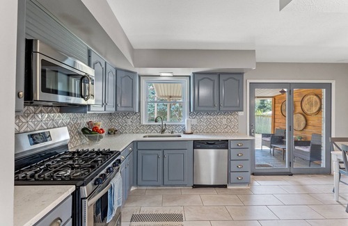 Lexington Casa | Walk to the Summit and minutes from the Lexington Airport and Keenland!