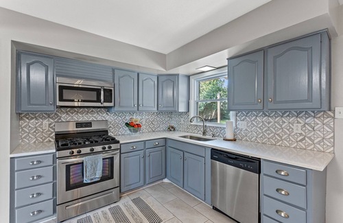 Lexington Casa | Walk to the Summit and minutes from the Lexington Airport and Keenland!