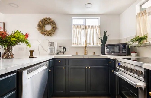 Cambria Condominio | Walk to Town, 2 Bedrooms, MCM, Hearst Castle, Grocery and Antique Stores