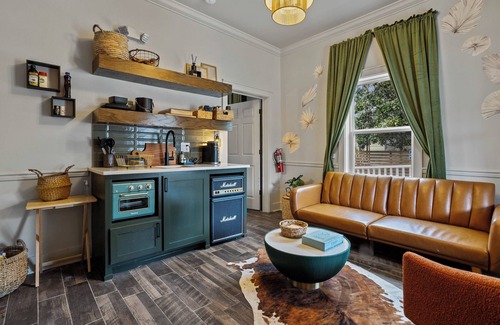 Ocean Springs Casa | Walk to town,beach, fenced courtyard & firepit