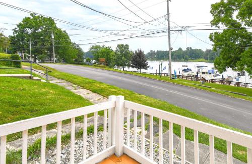 Phoenix Casa | Walk to Town Oswego River Escape with Marina Views