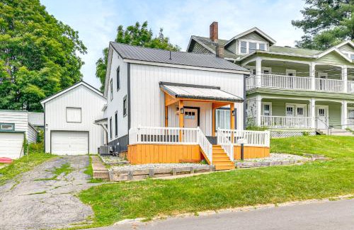 Phoenix Casa | Walk to Town Oswego River Escape with Marina Views
