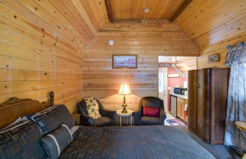 Butte Meadows Apartamento | Walk to Trails and Butte Creek Cozy Retreat with Deck