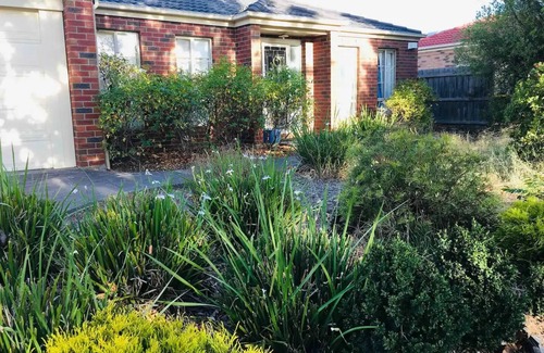 Point Cook Casa | Walk to train station, cosy house +treadmill …