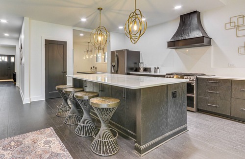 Lexington Casa | Walk to Uptwn Lexington: Modern Retreat w/ Porch!