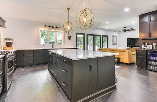 Lexington Casa | Walk to Uptwn Lexington: Modern Retreat w/ Porch!