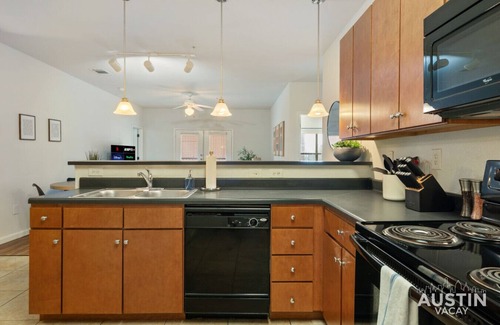 North University Apartamento | Walk to UT & 6th St - Central Austin Hub Near Moody Theater, Barton Springs