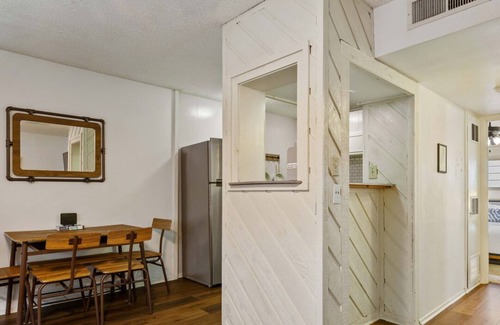 West Campus Apartamento | Walk to UT/Cafes/Dining│Free Parking│Cozy Apt Sleeps 4│1BR/1BA