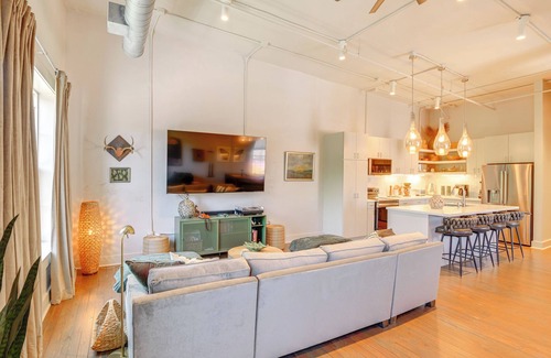 Hillsboro West End Condominio | Walk to Vanderbilt: Eclectic Apt in Nashville