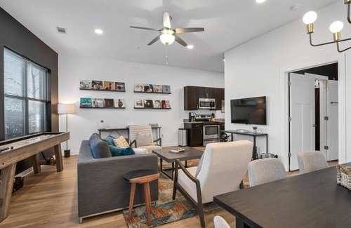 Hillsboro Village Condominio | Walk to Vanderbilt University & Hospital, Belmont - Shuffle Board, Free Parking