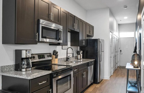 Hillsboro Village Condominio | Walk to Vanderbilt University & Hospital, Belmont - Shuffle Board, Free Parking