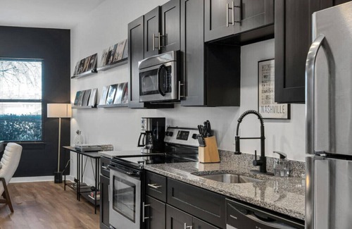 Hillsboro Village Condominio | Walk to Vanderbilt University & Hospital, Belmont - Shuffle Board, Free Parking
