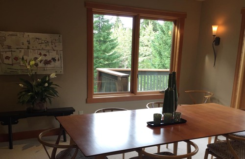 Whistler Cay Heights Casa | A pie de pueblo / ascensores, bañera de hidromasaje y sala de vapor