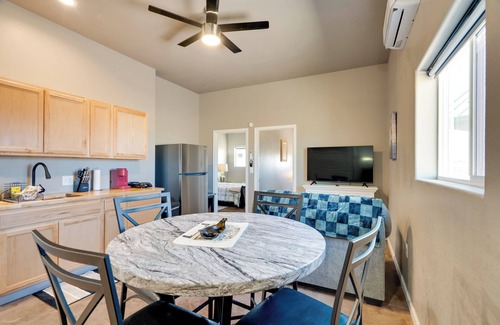 Elgin Casa | Walk to Wineries: Elgin Wine Country Retreat!