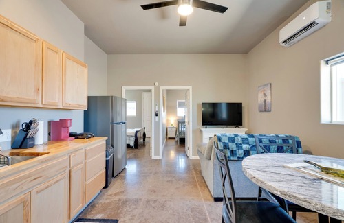 Elgin Casa | Walk to Wineries: Elgin Wine Country Retreat!