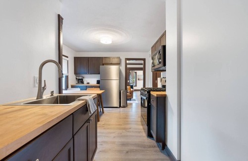 Westside Apartamento | Charming Extended Stay Haven in Safe/Vibrant Area