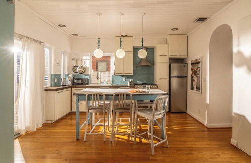 Chestnut Casa | Walkable 3 Bed Boho Bungalow | Chef's Kitchen