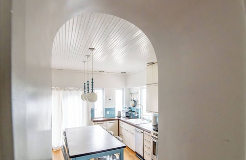 Chestnut Casa | Walkable 3 Bed Boho Bungalow | Chef's Kitchen
