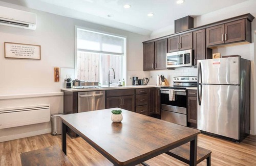 Vernon Apartamento | Walkable Apt Next to Restaurants, Bars, and Shops!