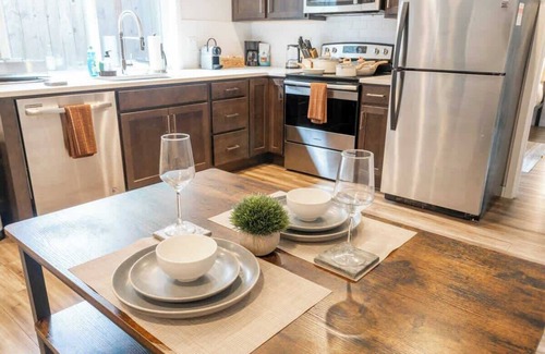 Vernon Apartamento | Walkable Apt Next to Restaurants, Bars, and Shops!