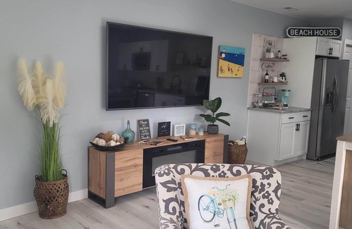 Michigan City Cabaña | Walkable cozy cottage, Outlet Mall across street!