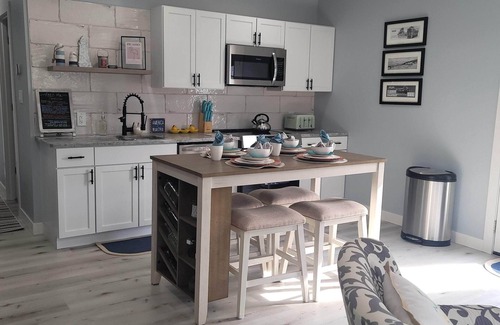 Michigan City Cabaña | Walkable cozy cottage, Outlet Mall across street!