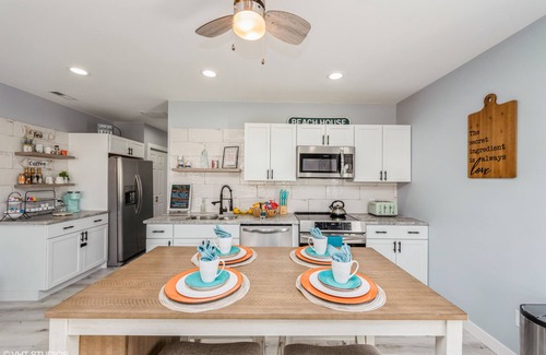 Michigan City Cabaña | Walkable cozy cottage, Outlet Mall across street!