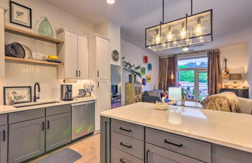 Asheville Apartamento | Walkable Downtown Asheville Condo with Balcony