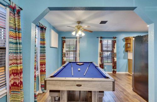 Govalle Casa | Walkable DT Foliage Haven with Pickleball Court