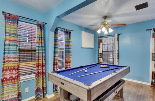 Govalle Casa | Walkable DT Foliage Haven with Pickleball Court