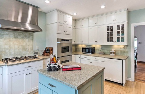East Shore Casa | Walkable New Haven Retreat w/ Ocean Views!
