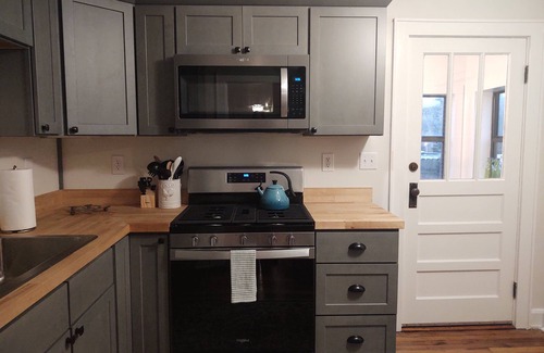 North Charleston Casa | Walkable Park Circle Home! Central location to everything Charleston.