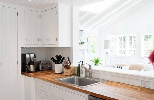 Montecito Apartamento | Walkable to Butterfly Beach Upper Cottage