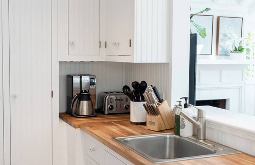 Montecito Apartamento | Walkable to Butterfly Beach Upper Cottage