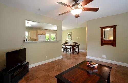 Greater South River City Casa | Solo una caminata rápida a SOCO, Hip Central Austin Home; Otoño 2019 Disponibilidad!