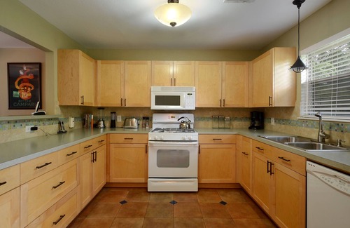 Greater South River City Casa | Solo una caminata rápida a SOCO, Hip Central Austin Home; Otoño 2019 Disponibilidad!