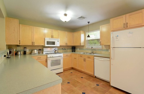 Greater South River City Casa | Solo una caminata rápida a SOCO, Hip Central Austin Home; Otoño 2019 Disponibilidad!